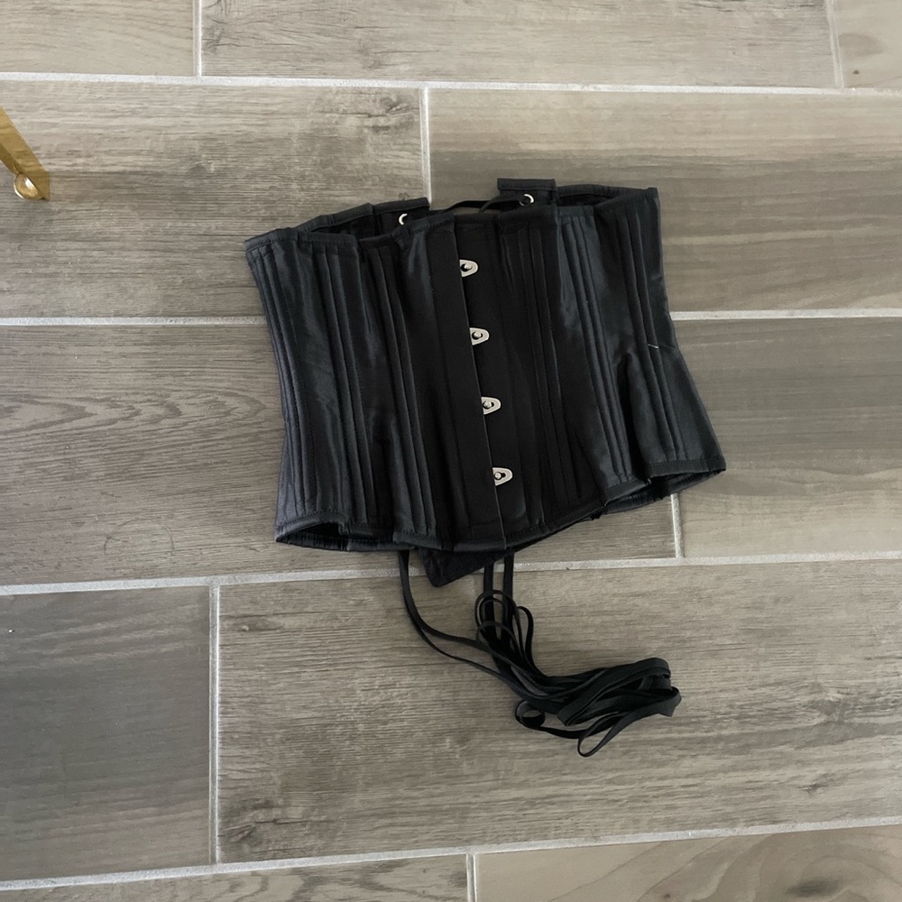 Subculture steel boned waist corset. Size: 22
